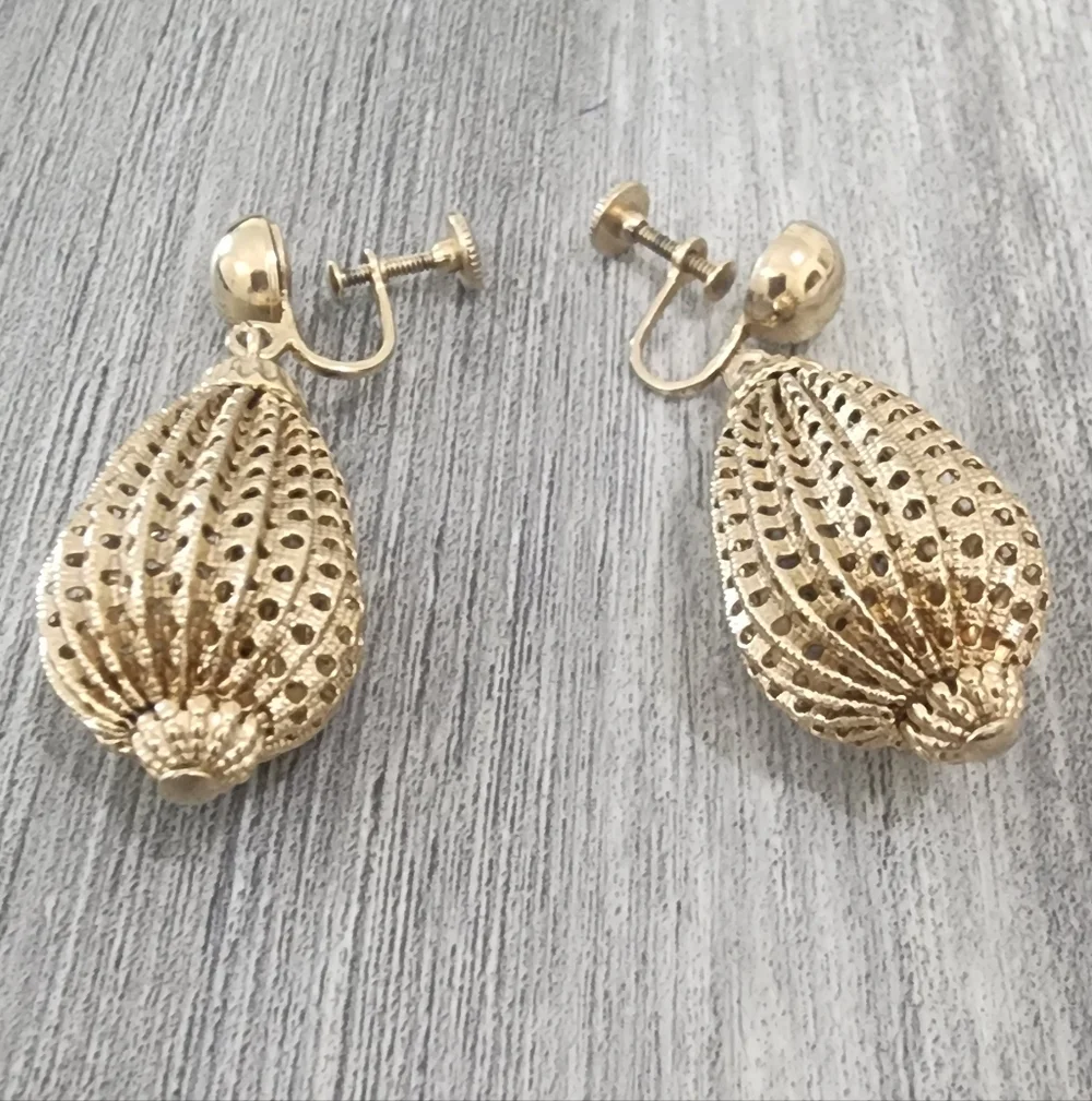 Elegant Gold-Toned Earrings‎